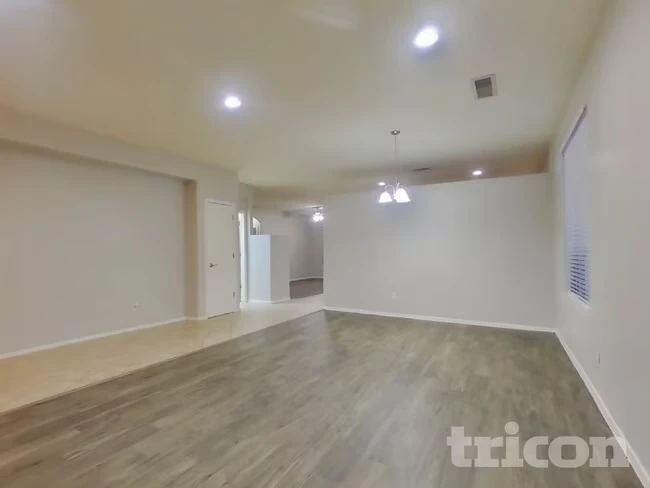 8306 W Cocopah St Tolleson, AZ 85353 photo 3