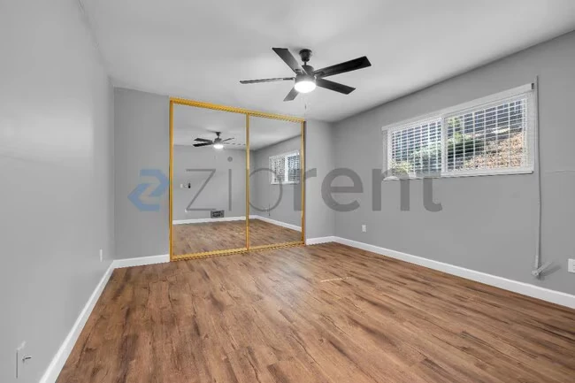 Unit 161 photo 3