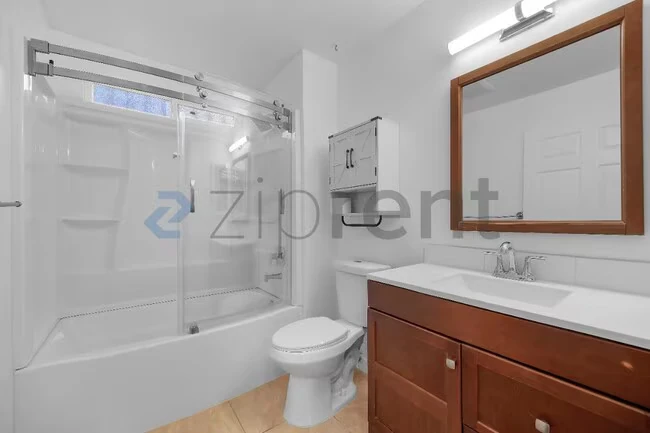 Unit 161 photo 5