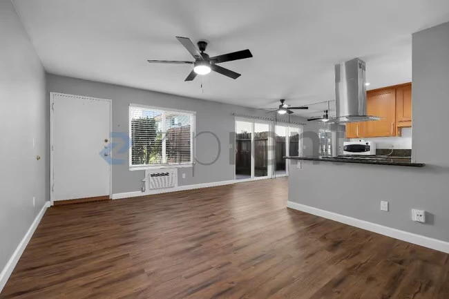 Unit 161 photo 2