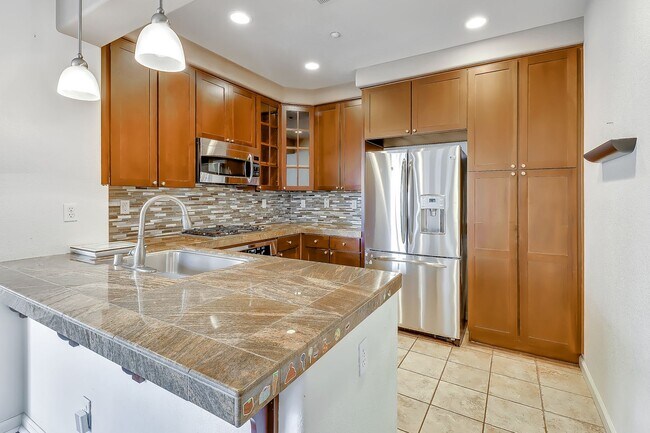 851 Gaspar Vis San Jose, CA 95126 photo 4