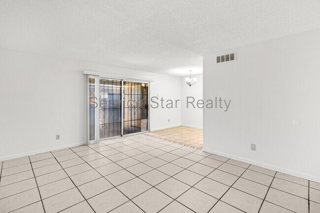6074 W Golden Ln Glendale, AZ 85302 photo 4