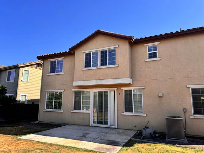 323 Lasata Dr Tracy, CA 95377 photo 3