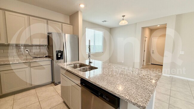 17381 W Daley Ln Surprise, AZ 85387 photo 4