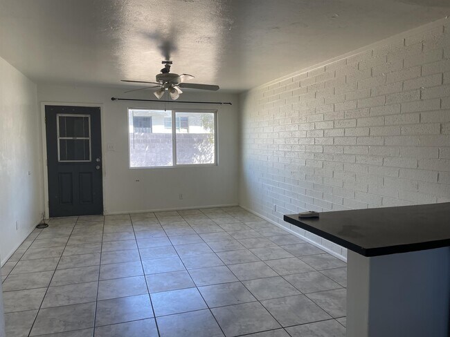 9816 N 15th St Phoenix, AZ 85020 photo 4