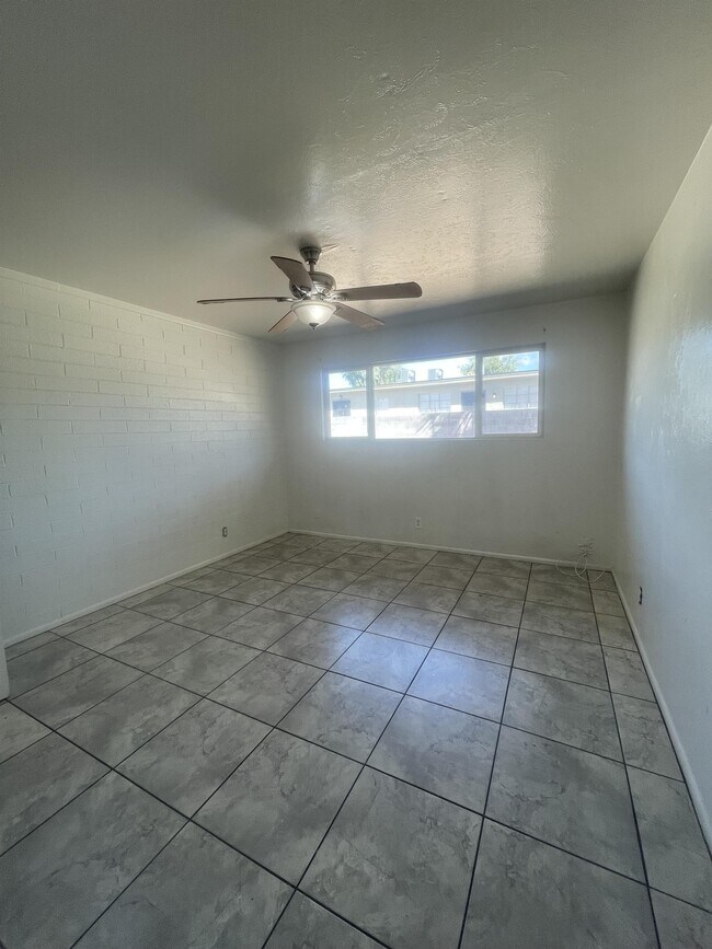 9816 N 15th St Phoenix, AZ 85020 photo 5
