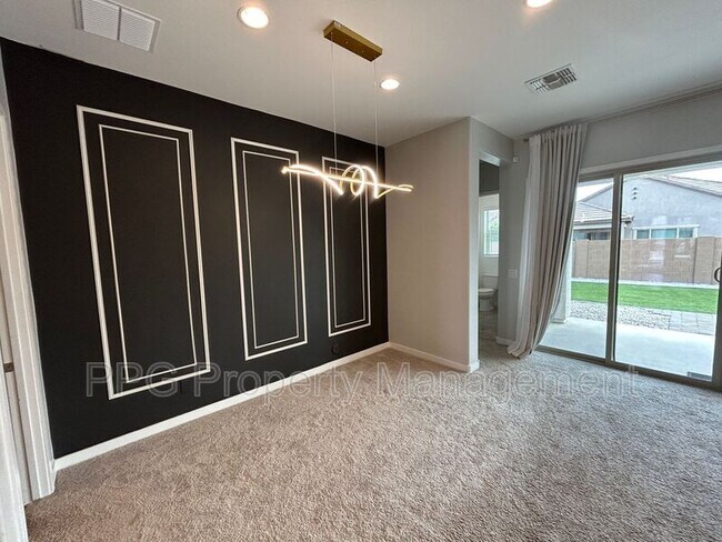 18915 W Shaw Butte Dr Surprise, AZ 85388 photo 4