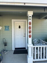 9507 Lazy Creek Dr photo 5