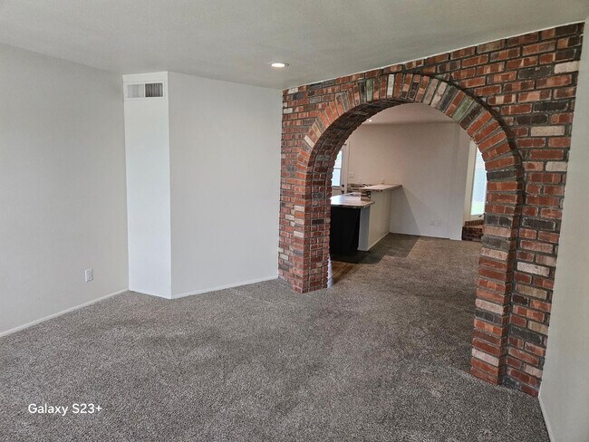 531 E Laguna Dr Tempe, AZ 85282 photo 3