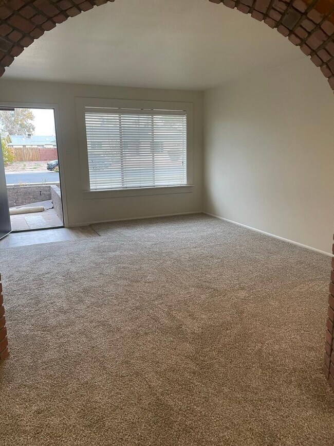 531 E Laguna Dr Tempe, AZ 85282 photo 5