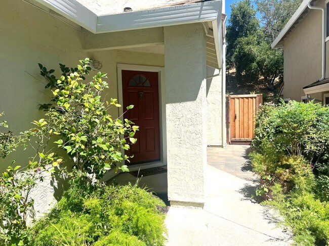 1115 Crest Ridge Ln Concord, CA 94521 photo 3
