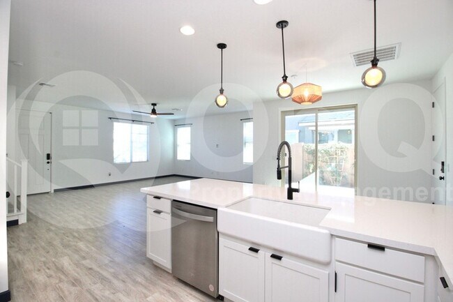 25830 N 20th Ln Phoenix, AZ 85085 photo 4