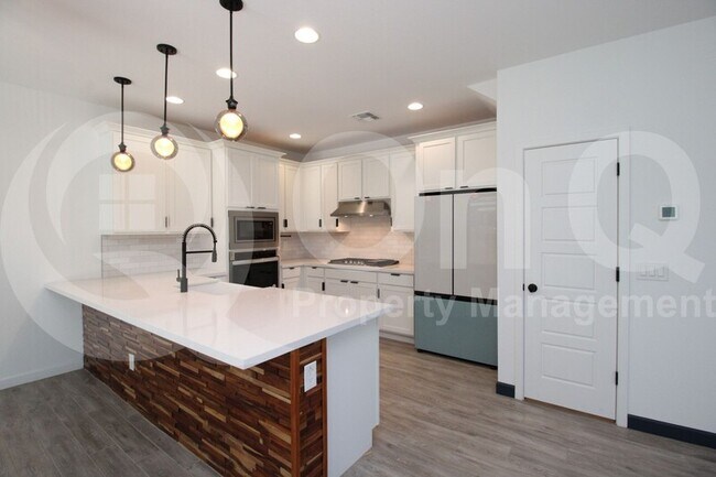 25830 N 20th Ln Phoenix, AZ 85085 photo 3