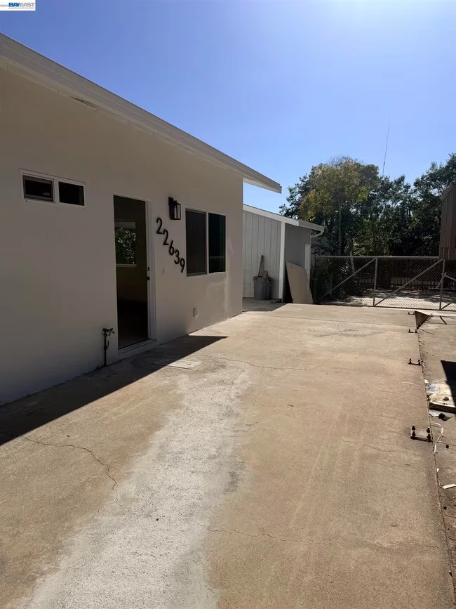 22639 6th St photo 3