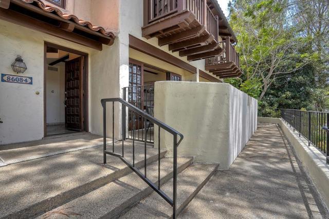 8608 Villa La Jolla Dr San Diego, CA 92037 photo 4