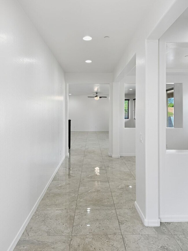 4630 E Tierra Buena Ln photo 5