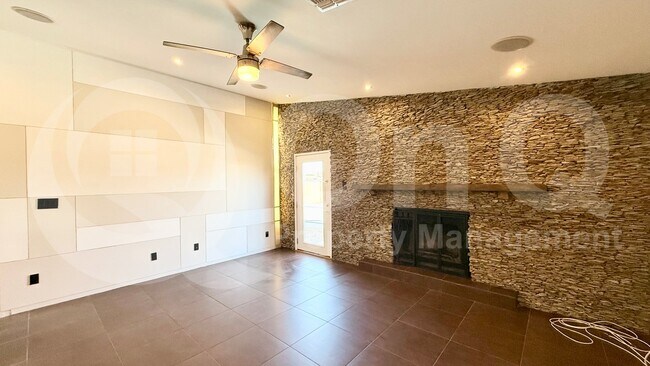 3907 S Farmer Ave Tempe, AZ 85282 photo 4