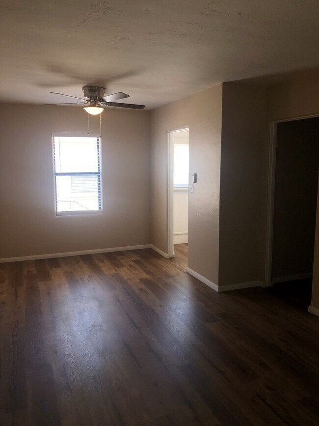 1043 Diamond St San Diego, CA 92109 photo 2