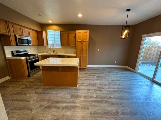 4168 Heirloom Ln Tracy, CA 95377 photo 5