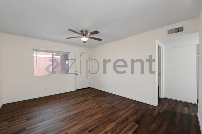 Unit 310 photo 4