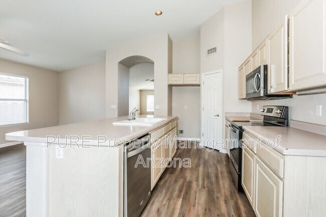 624 W Douglas Ave Gilbert, AZ 85233 photo 4