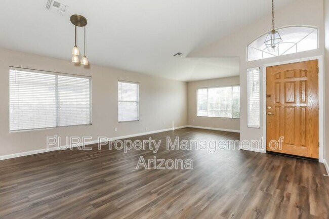 624 W Douglas Ave Gilbert, AZ 85233 photo 2