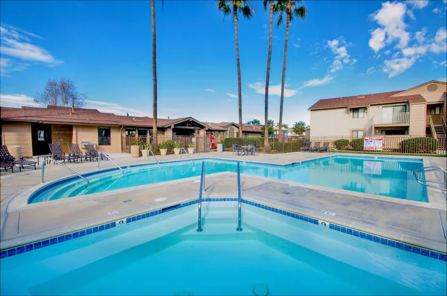 Oro Vista Apartments