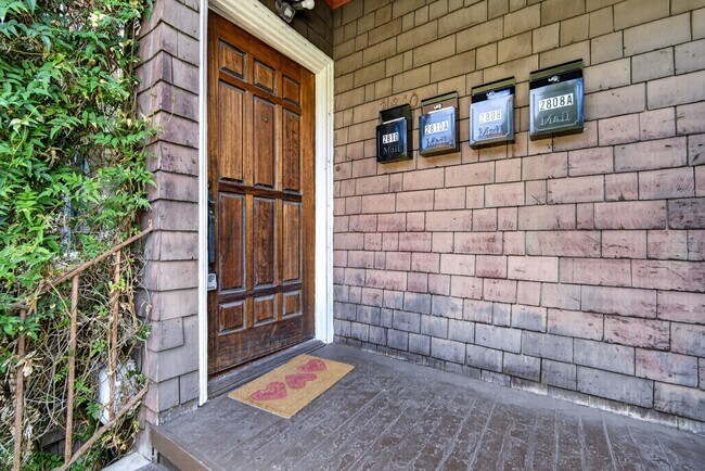2810 Derby St Berkeley, CA 94705 photo 4