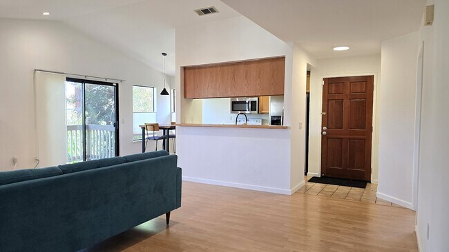 38715 Huntington Cir Fremont, CA 94536 photo 2