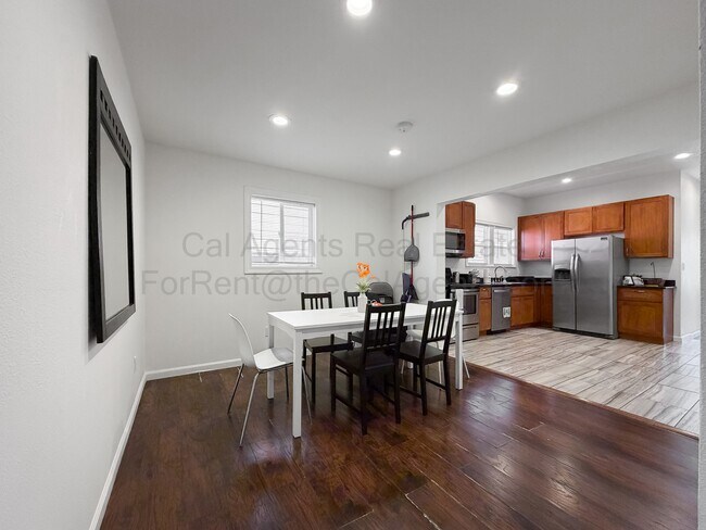 1532 32nd St Oakland, CA 94608 photo 3