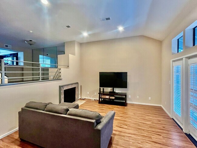 8269 Avenida Navidad San Diego, CA 92122 photo 3