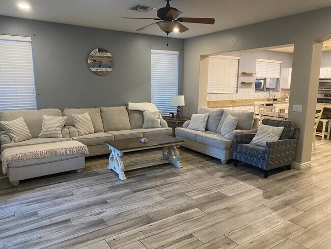 9237 W Irma Ln Peoria, AZ 85382 photo 5