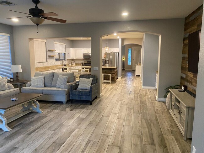 9237 W Irma Ln Peoria, AZ 85382 photo 4