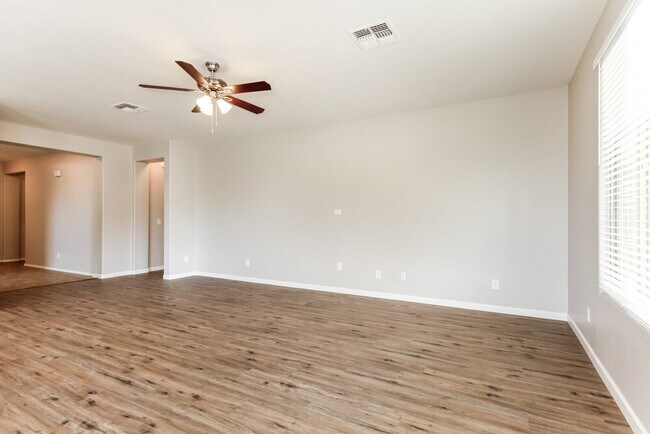 12145 W Patrick Ln Sun City, AZ 85373 photo 3