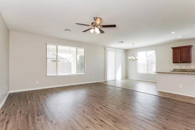 12145 W Patrick Ln Sun City, AZ 85373 photo 4