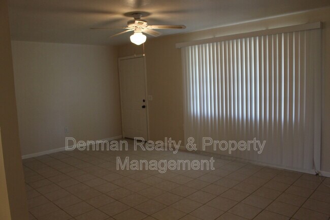 910 S Una Ave Tempe, AZ 85281 photo 5