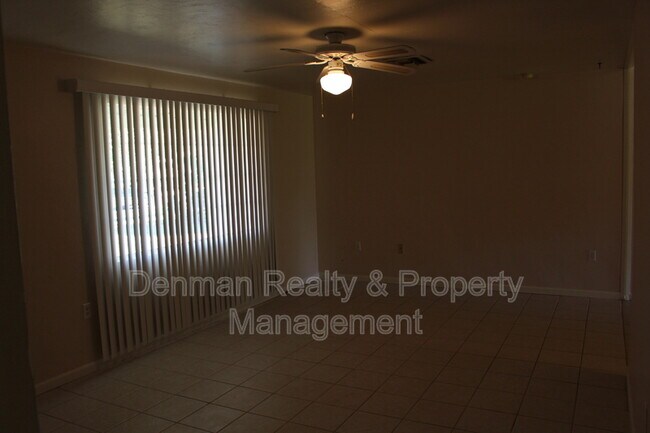 910 S Una Ave Tempe, AZ 85281 photo 4
