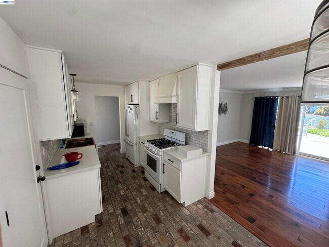 1250 Cape Cod Way Concord, CA 94521 photo 5