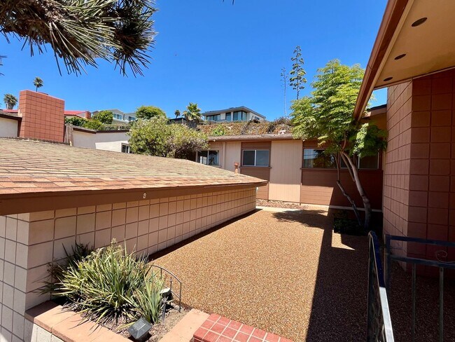 3159 Lloyd St San Diego, CA 92117 photo 3