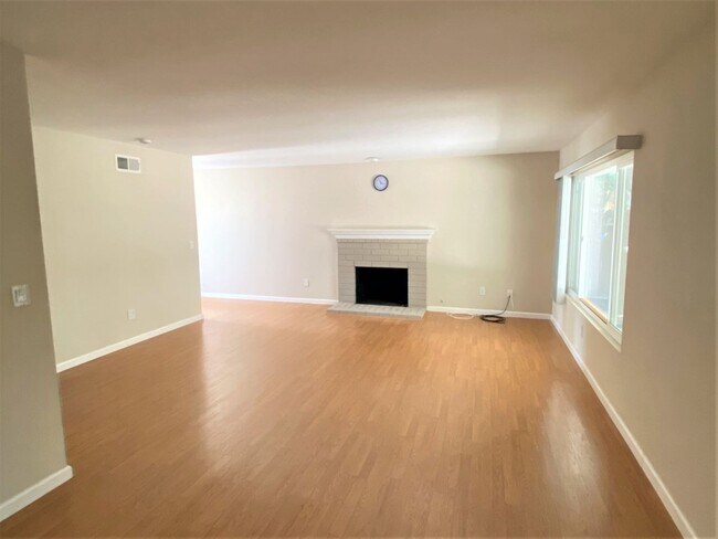 8767 Jade Coast Dr San Diego, CA 92126 photo 3