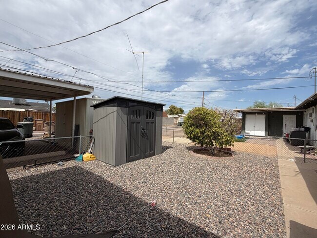 11214 W Nevada Ave photo 4