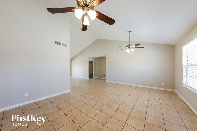 19002 N 45th Cir Glendale, AZ 85308 photo 3