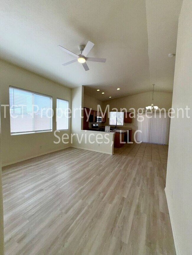 4399 S Maverick Ave Gilbert, AZ 85297 photo 4