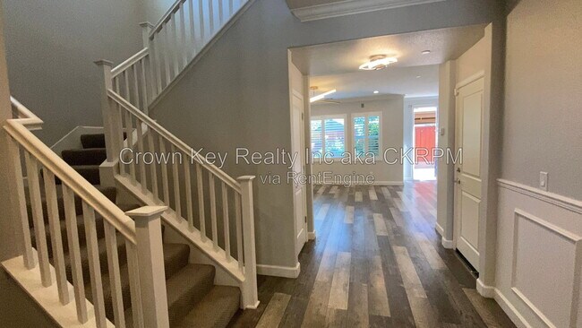 416 E Solare Ave Tracy, CA 95391 photo 2