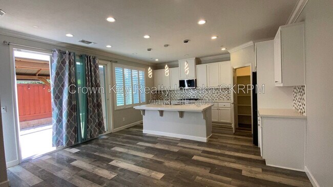416 E Solare Ave Tracy, CA 95391 photo 4