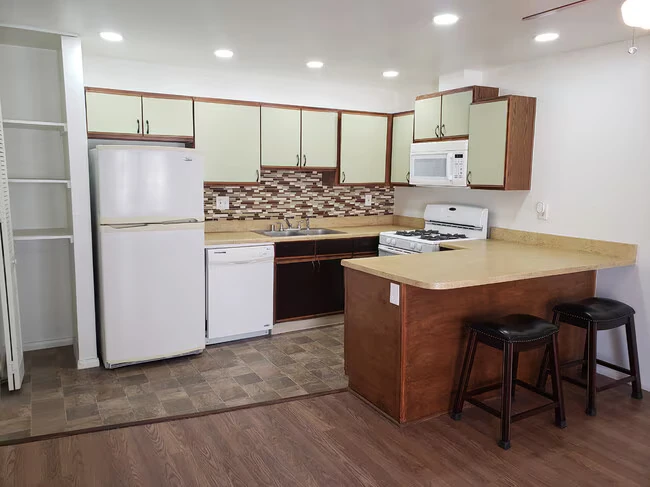 1261 Victor Ave El Cajon, CA 92021 photo 2