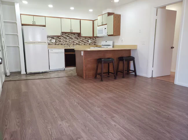 1261 Victor Ave El Cajon, CA 92021 photo 3