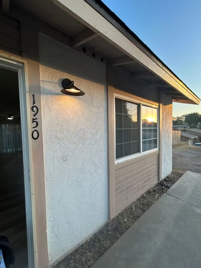 1950 Washington St Lemon Grove, CA 91945 photo 2