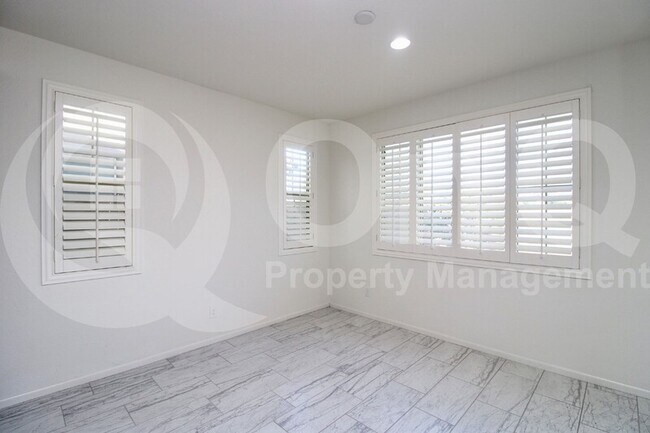 230 E Wisteria Dr Chandler, AZ 85286 photo 4