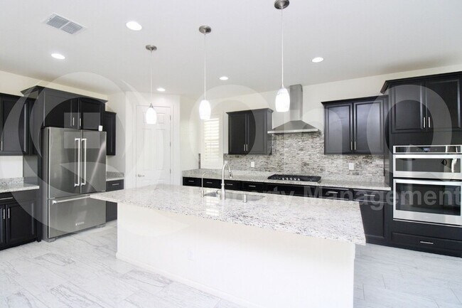 230 E Wisteria Dr Chandler, AZ 85286 photo 3
